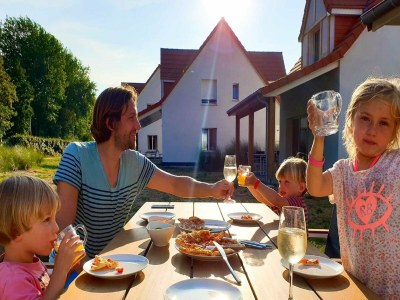 Holiday park Large Holiday Home by Coast - Outdoor photo 4