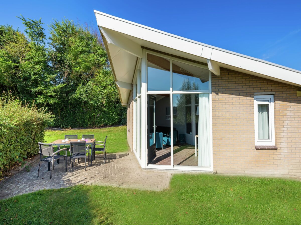 Holiday park Chalet by Dutch Coast with Private Garden