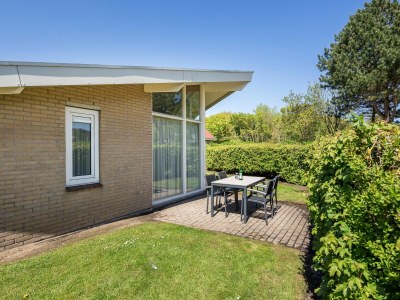Holiday park Chalet by Dutch Coast with Private Garden - Outdoor photo 3