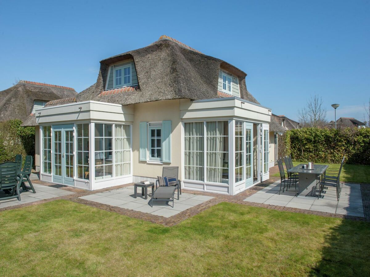 Holiday park Villa in Domburg near North Sea Beach - Outdoor photo 3