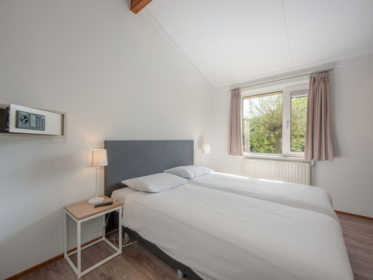 Holiday park Bungalow by North Sea Beach with Private Garden - Features photo 5