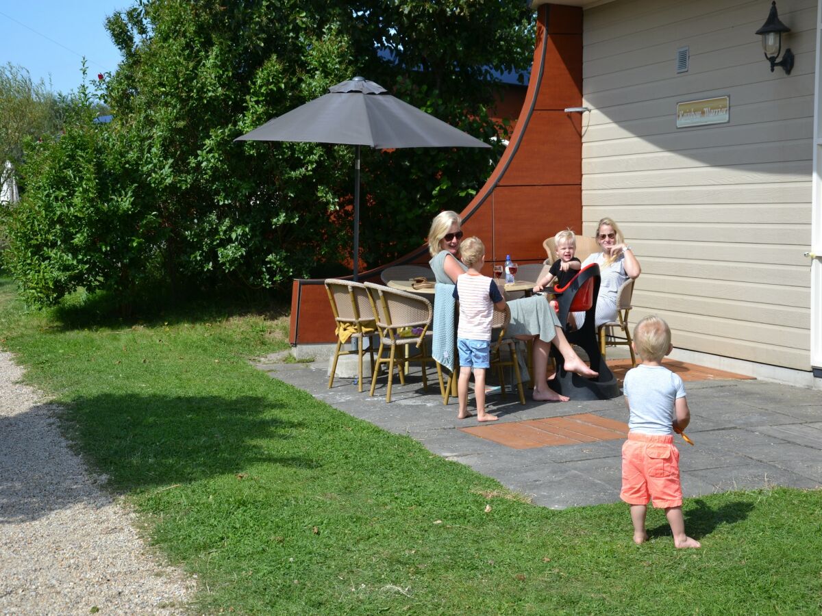Holiday park Bungalow in 's-Gravenzande with Nautical Charm - Outdoor photo 2