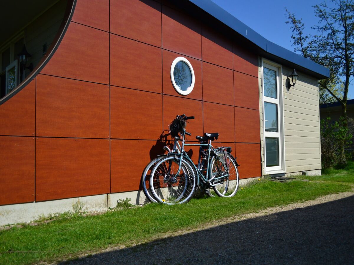 Holiday park Bungalow in 's-Gravenzande with Nautical Charm - Outdoor photo 3