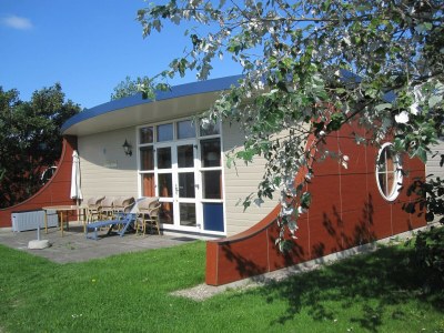 Holiday park Bungalow in 's-Gravenzande with Nautical Charm - Holiday park