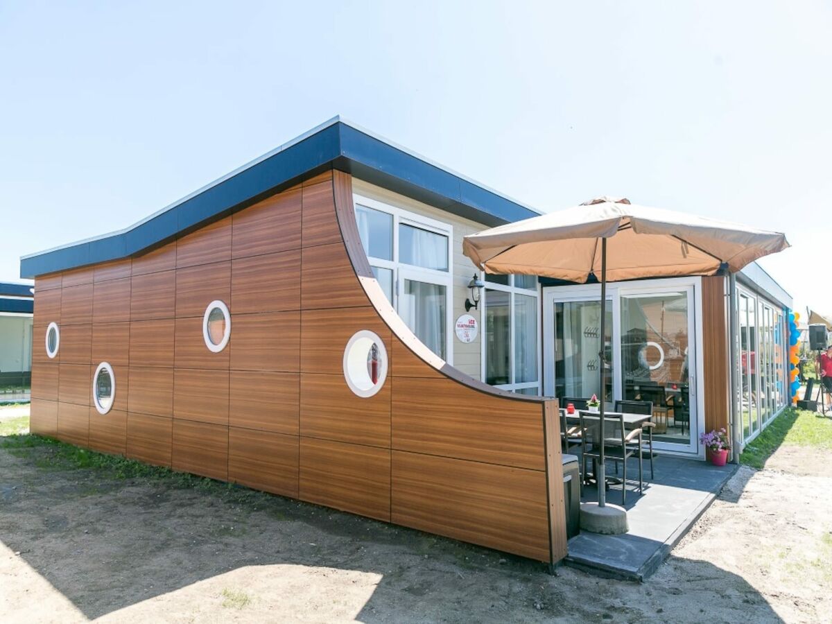 Holiday park Bungalow in Netherlands with Accessible Design - Outdoor photo 2
