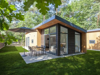 Holiday park Lodge in Bospark with Sauna & Garden - Holiday park