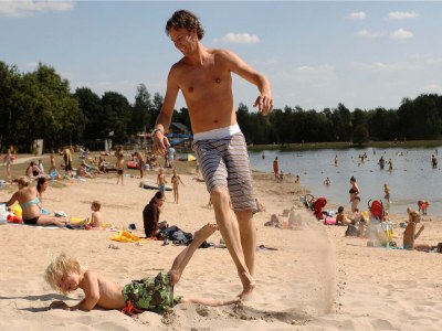 Holiday park Chalet near Eindhoven with Private Sauna - Environment photo 16