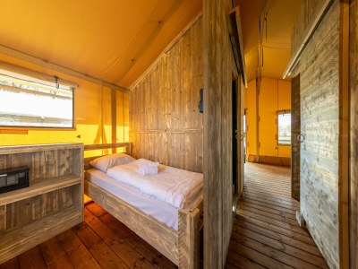 Holiday park Charming Safari Tent by the Lake - Features photo 12