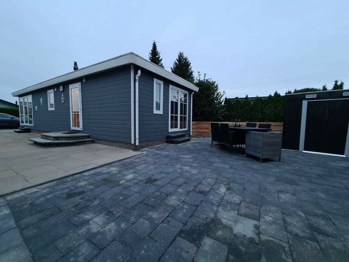 Holiday park Chalet with dishwasher in a park - Outdoor photo 3