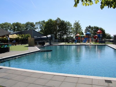 Holiday park Chalet with dishwasher in a park - Outdoor photo 36