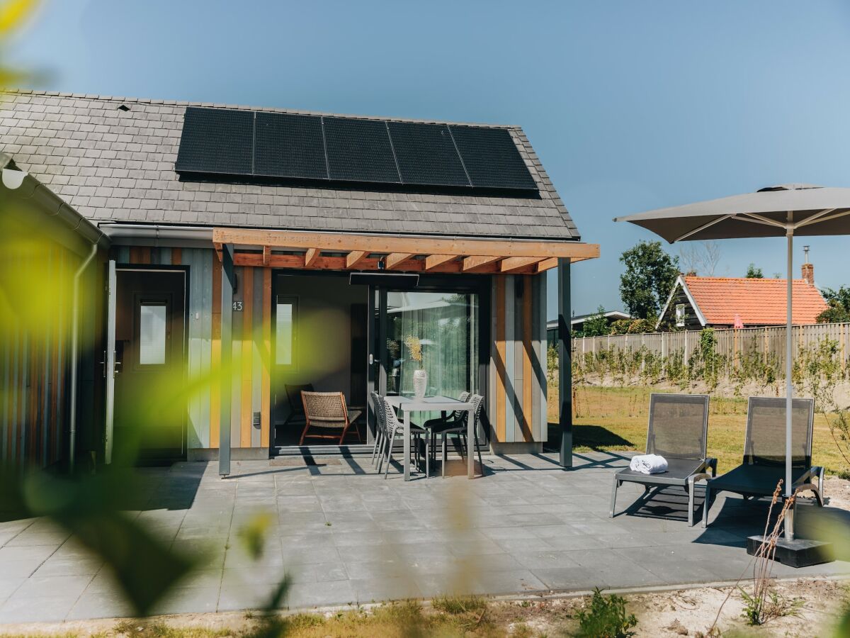 Holiday park Lodge in Zeeland near Nieuwvliet Beach - Outdoor photo 2