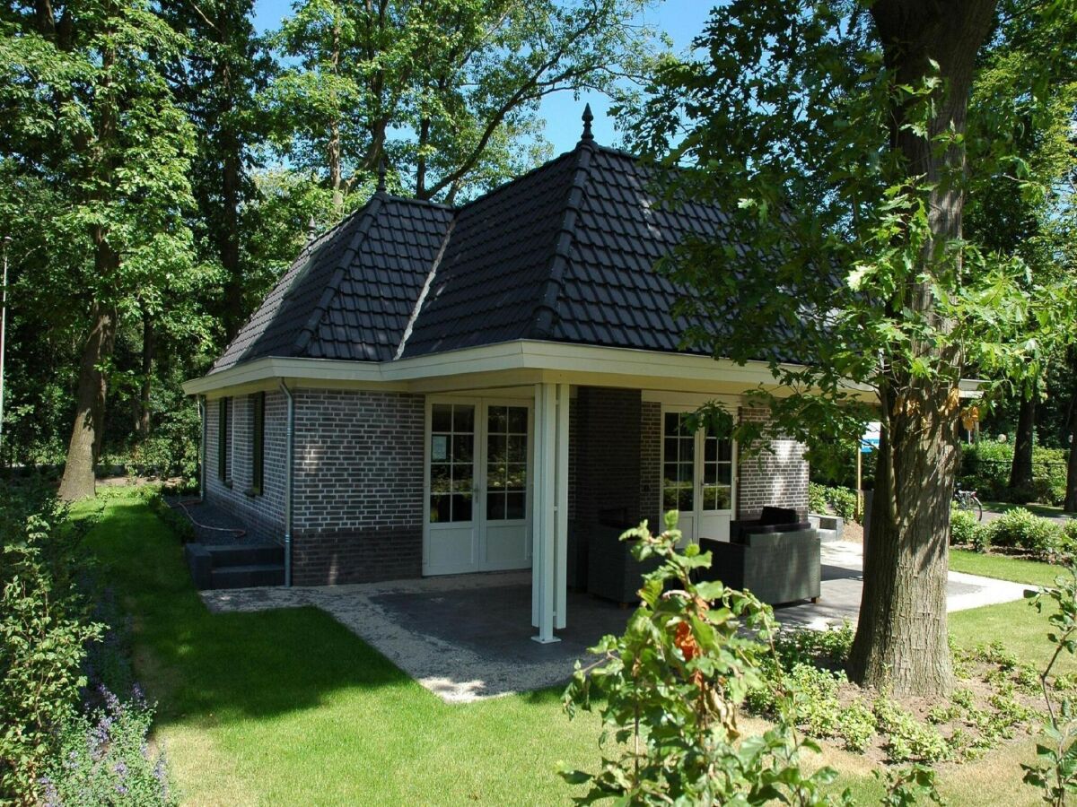 Holiday park Villa in Netherlands with Spacious Garden