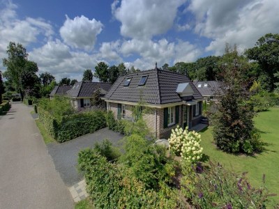 Holiday park Villa in den Niederlanden mit großem Garten - Holiday park