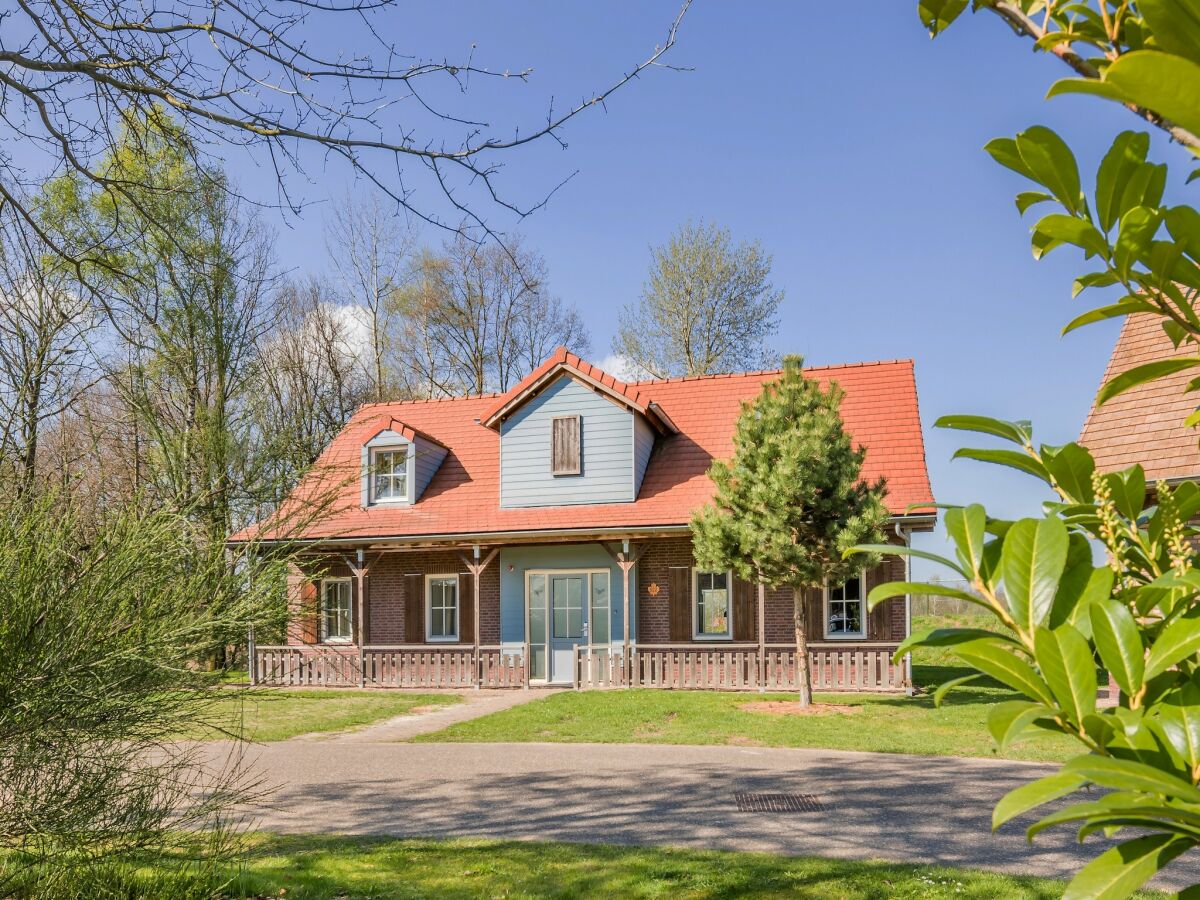 Holiday park Villa in Weerterbergen with Private Sauna