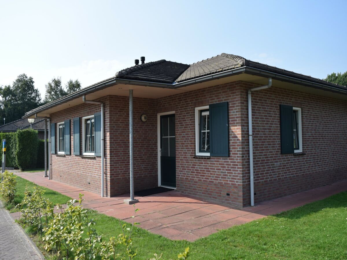Holiday park Charmanter Gartenurlaub - Outdoor photo 3