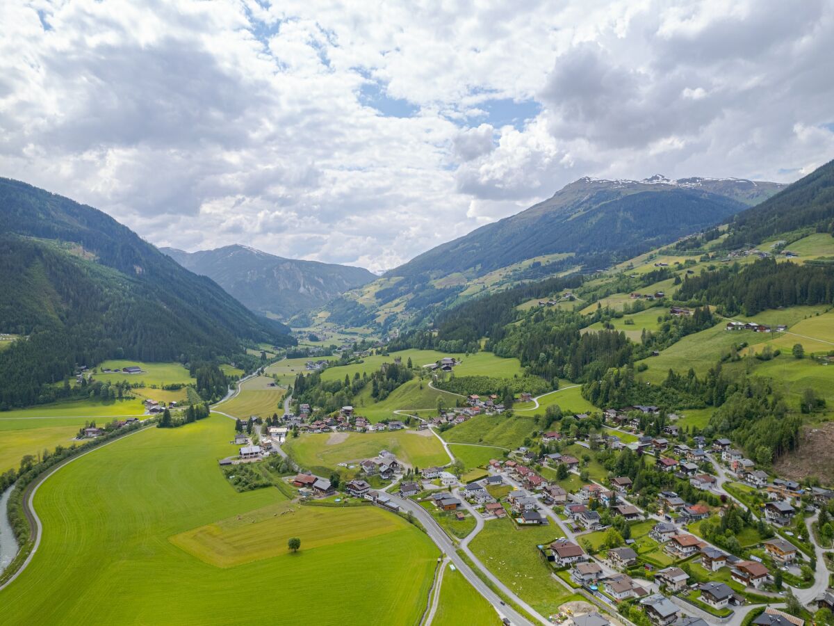 Holiday park Chalet in Neukirchen mit Bergblick - Outdoor photo 3