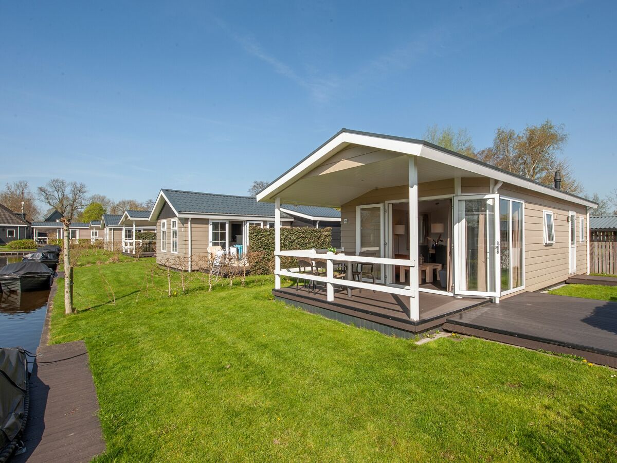 Holiday park Lakeside Cottage with Boat