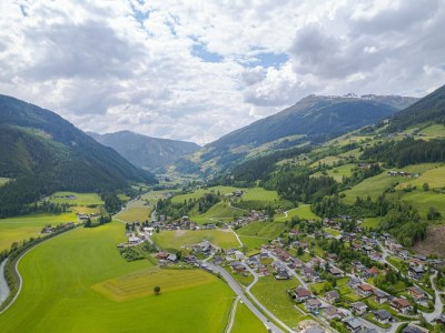 Holiday park Chalet in Neukirchen mit Bergblick - Environment photo 18