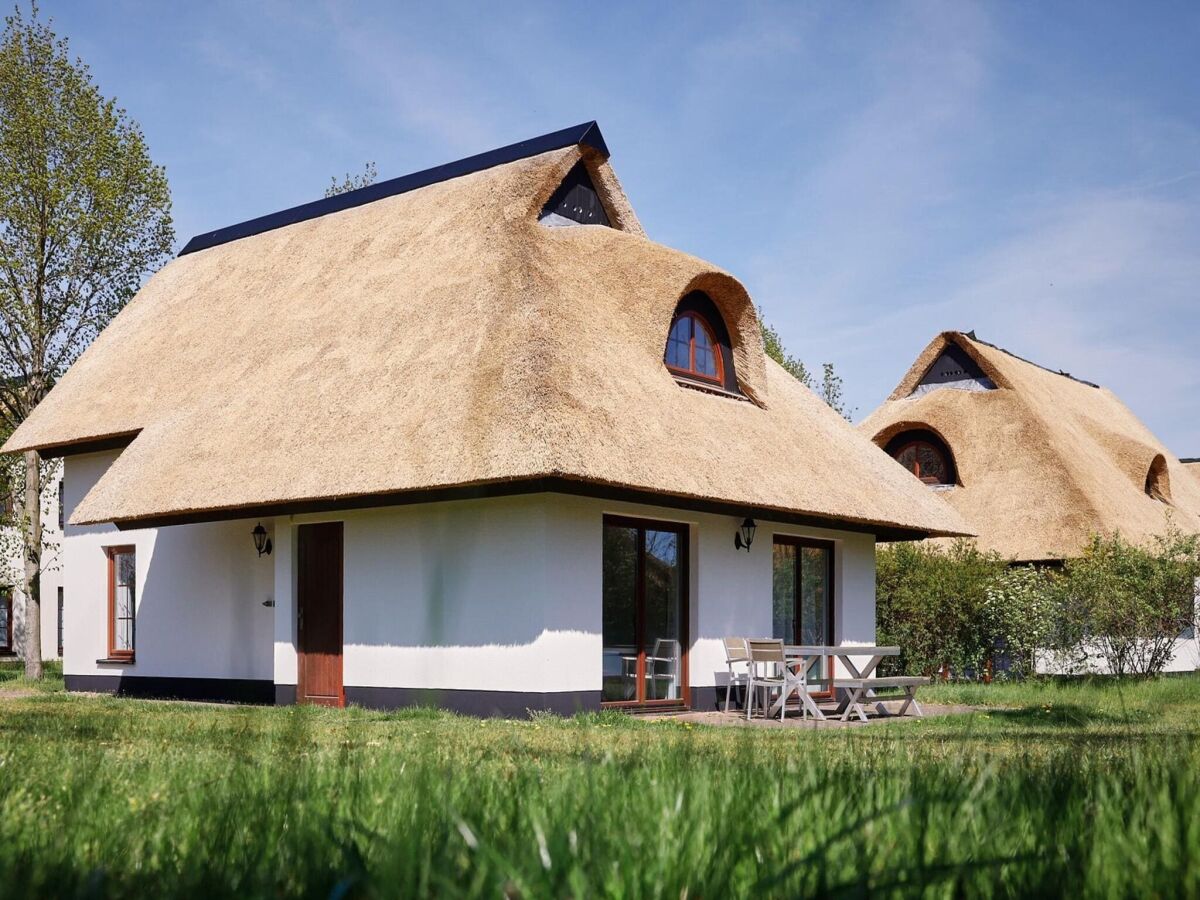 Holiday park Ferienhaus im Van der Valk Resort in Linstow - Outdoor photo 2