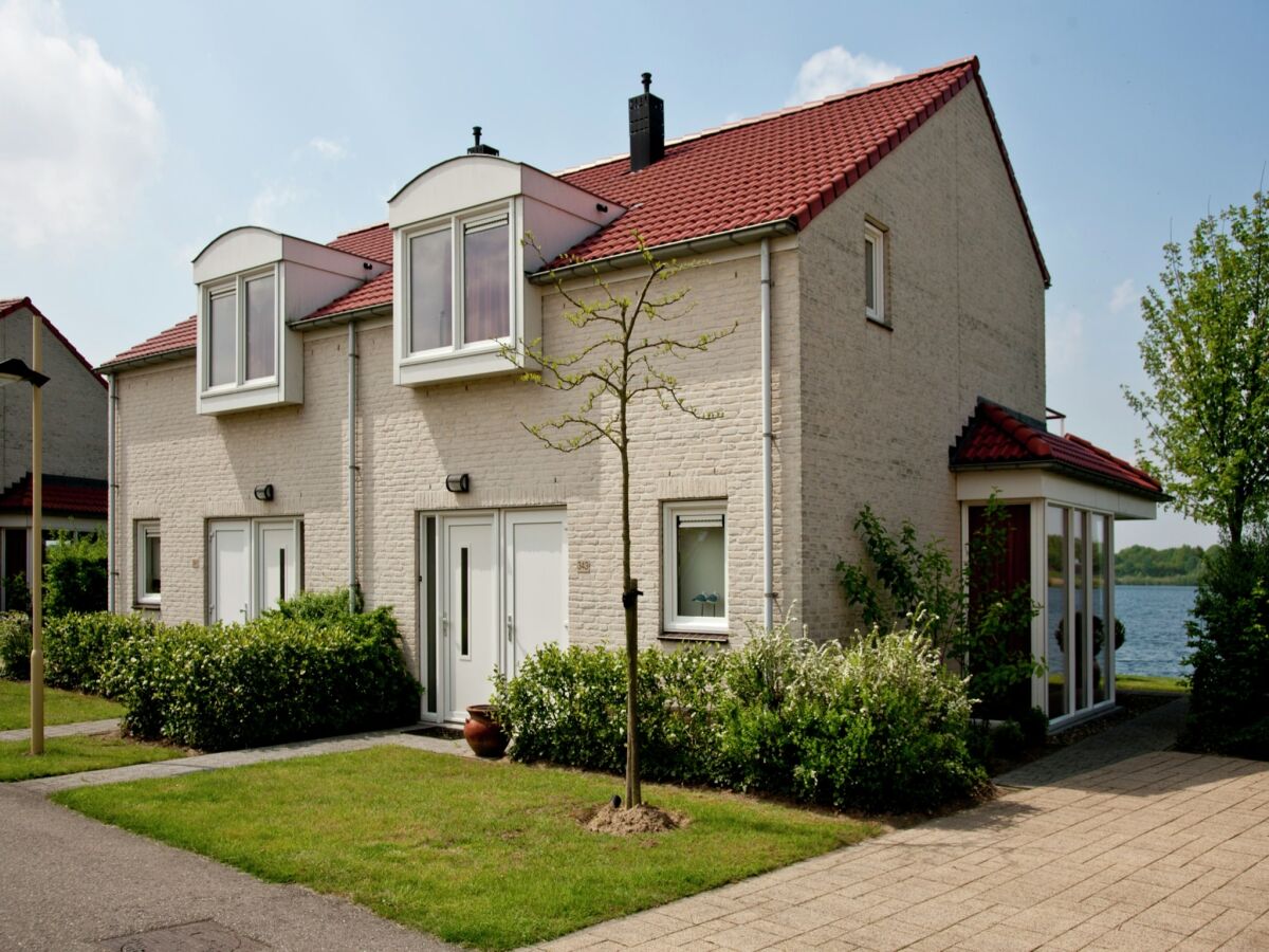 Holiday park Villa with Lake Views