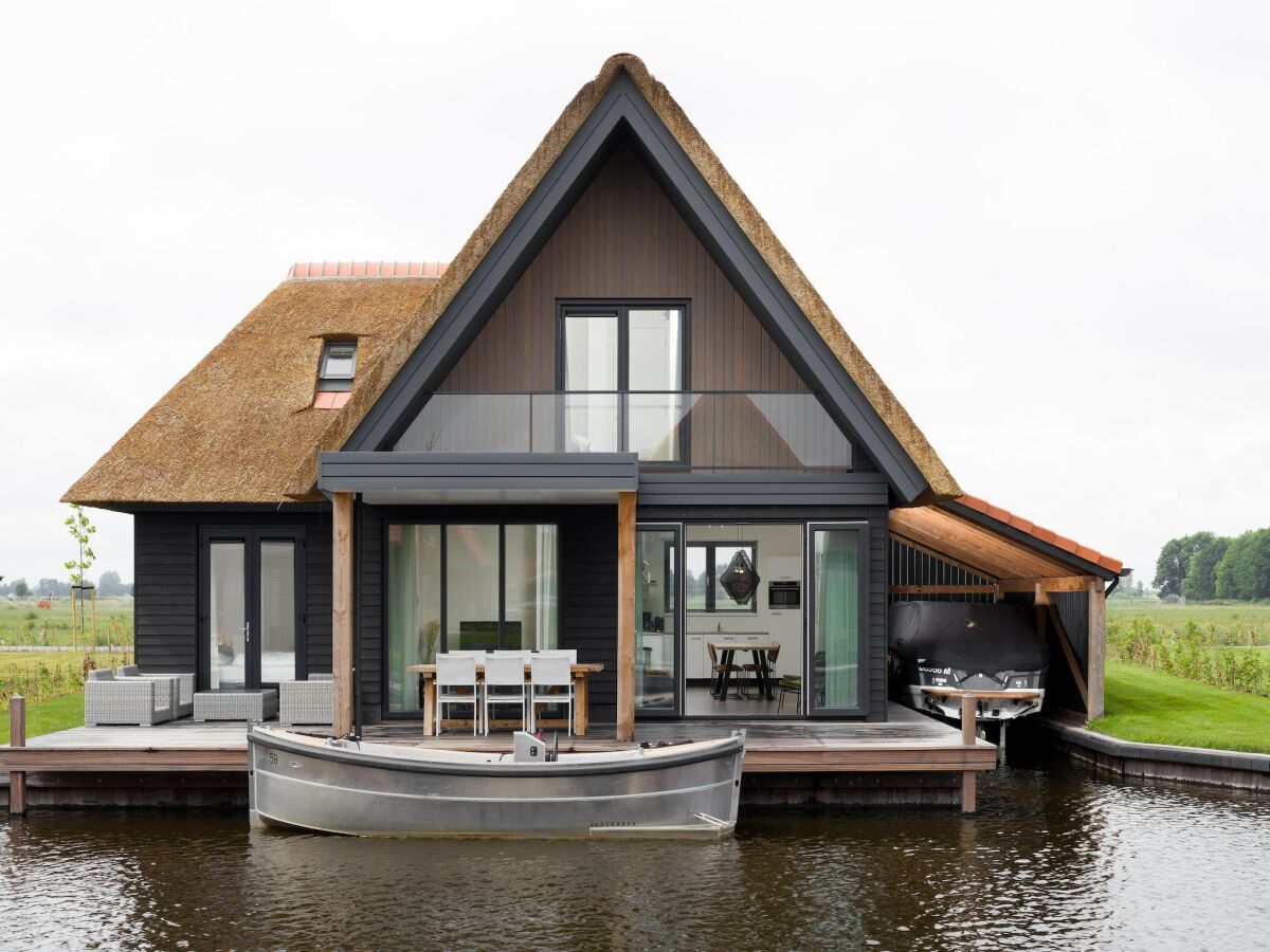 Holiday park Luxury Villa on the Water