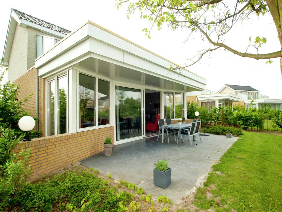 Holiday park Villa on a beautiful resort with sauna and view - Outdoor photo 2