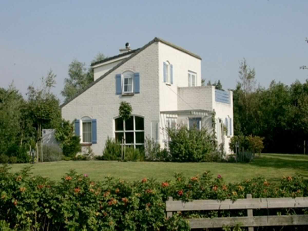 Holiday park Chalet in Texel by Dunes and Water - Outdoor photo 2