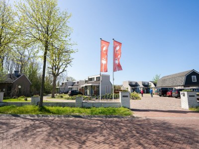 Holiday park Holiday Home on Texel Island with Terrace - Outdoor photo 3