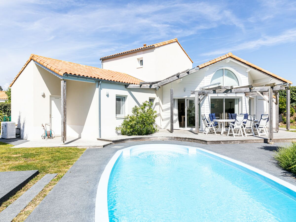 Holiday park Villa in Frankreich mit Pool und Garten