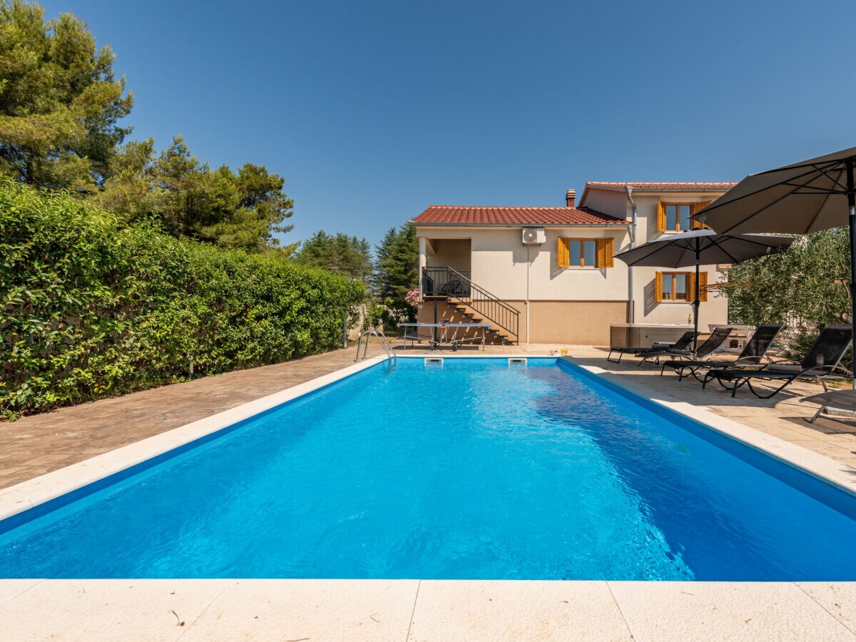 Holiday house Holiday house Tina with jacuzzi and pool - Outdoor photo 5