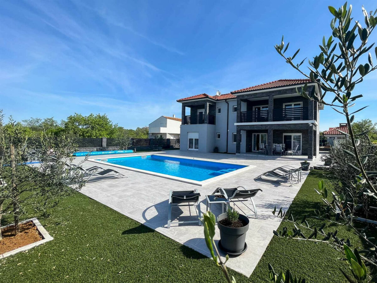 Villa Ela with heated pool