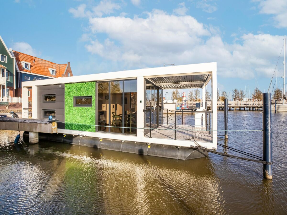 House boat Beautiful houseboat  with shared pool