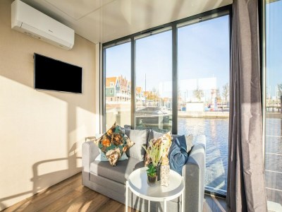 House boat Beautiful houseboat  with shared pool - Features photo 9