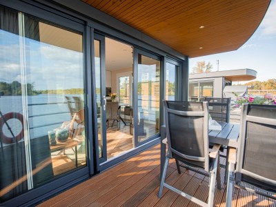 Holiday park Houseboat in Netherlands near Holiday Park - Outdoor photo 4