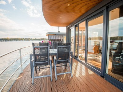 Holiday park Houseboat in Netherlands near Holiday Park - Outdoor photo 5