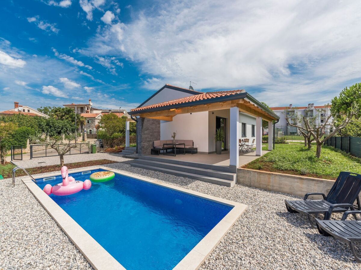 Holiday house Villa in Novigrad mit Pool und Strandnähe