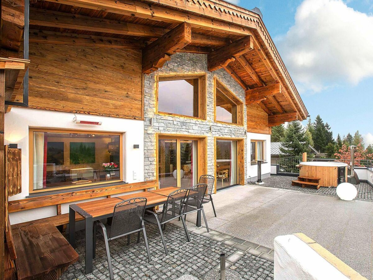 Chalet Chalet in Königsleiten mit Bergblick & Spa