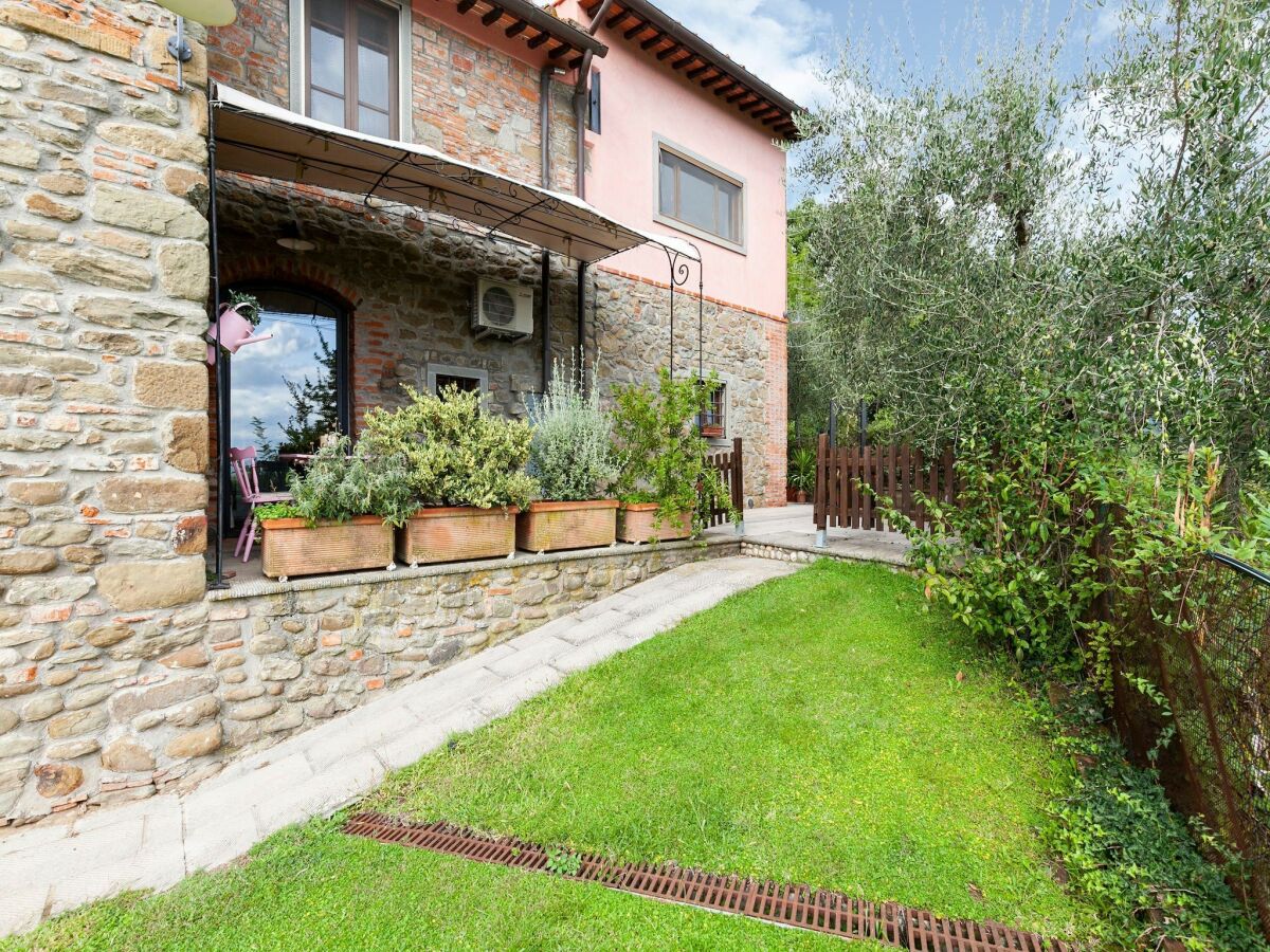 Holiday house Grazioso Agriturismo a Pian di Scò con Barbecue