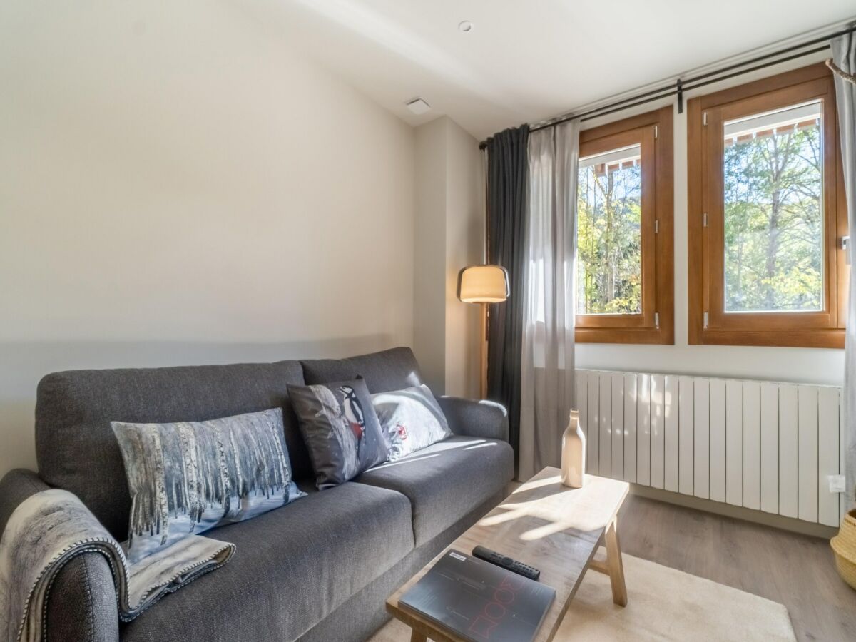 Apartment Stone Home in Benasque near Scenic Lake