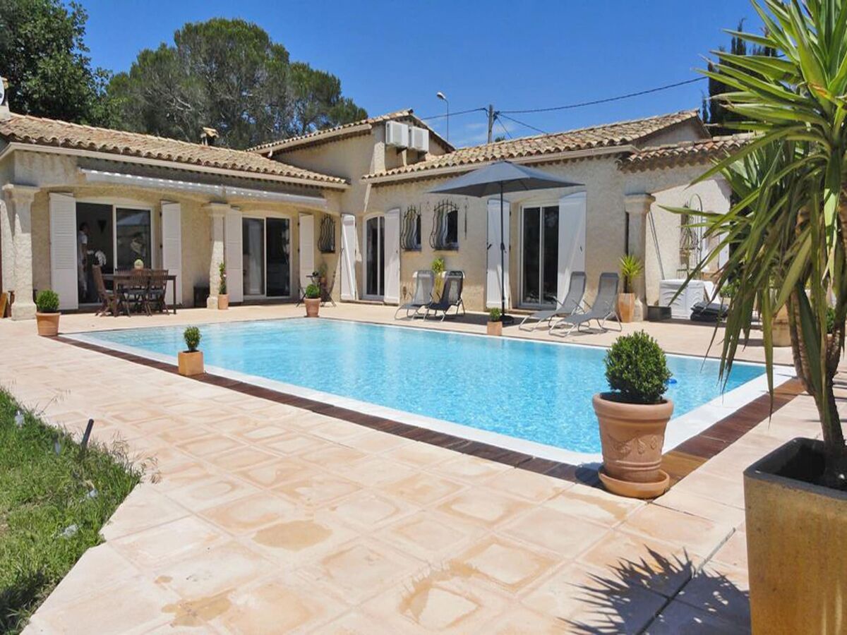 Villa Villa in Puget-sur-Argens mit Pool & Garten