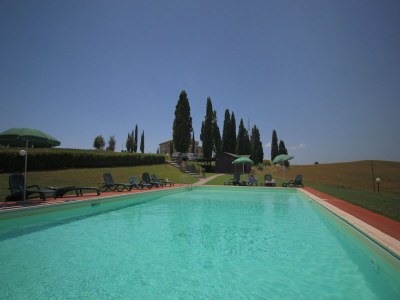 Farmhouse Rustic Tuscan Farmhouse - Outdoor photo 4