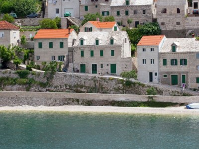 Holiday house Beautiful holiday home on the island Brac, with the sea and a small beach in front of the door! - Outdoor photo 6