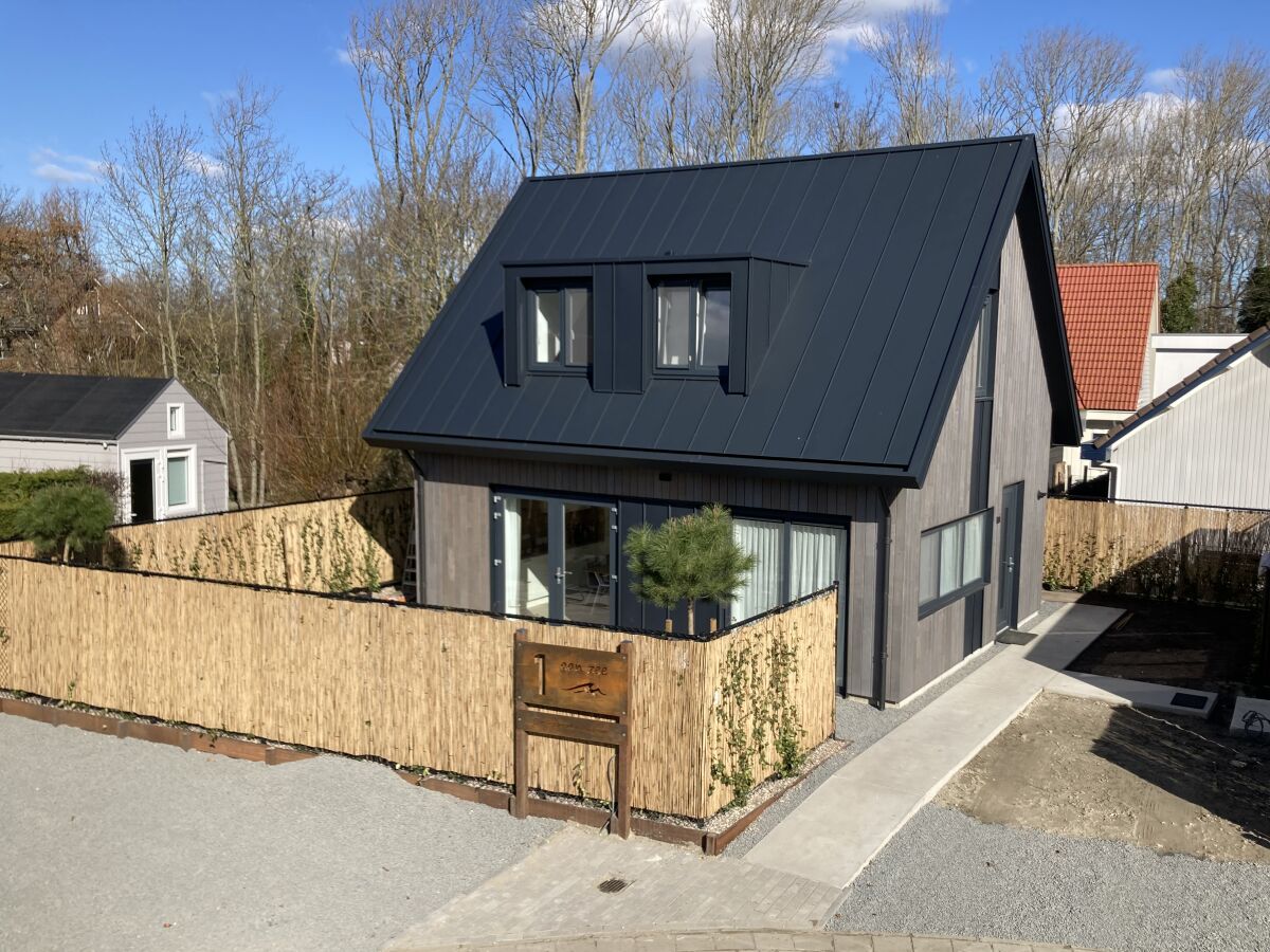 Holiday apartment 1 aan Zee, 400m from the beach