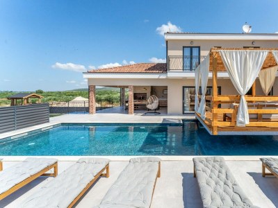 Villa Magnificent Villa Oasis with extra large pool in Vrana - Villa