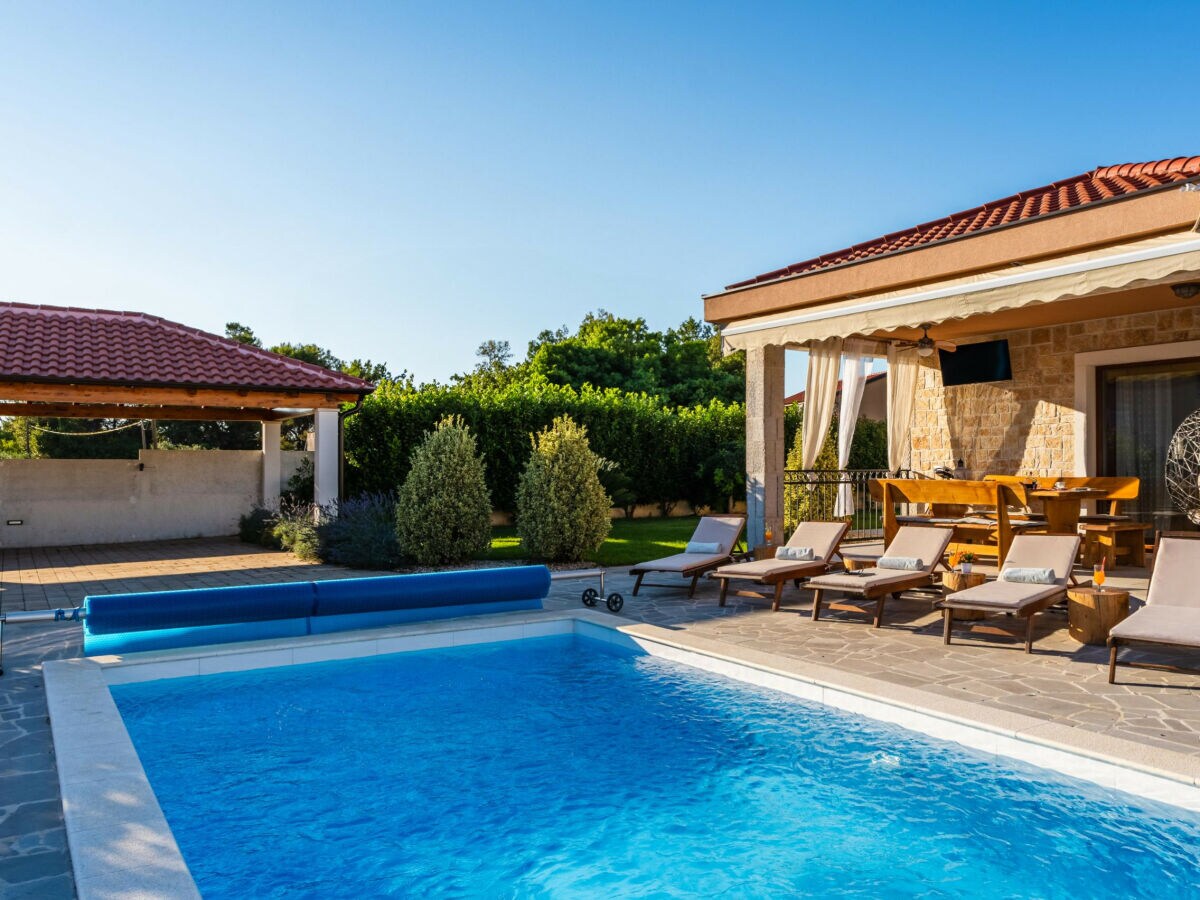 Holiday house Beti with heated pool - Outdoor photo 5