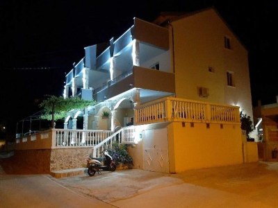 Apartment Apartments Dobrila - Two Bedroom Apartment with Terrace - A2 - Outdoor photo 3