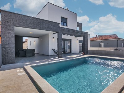 Villa Maeni with private pool in Šikići - Villa