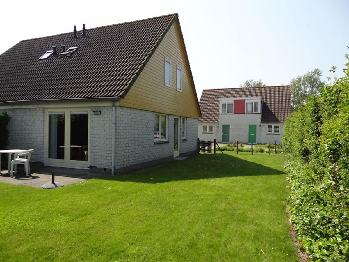 Holiday park Ferienhaus in Zeeland mit Garten - Outdoor photo 5
