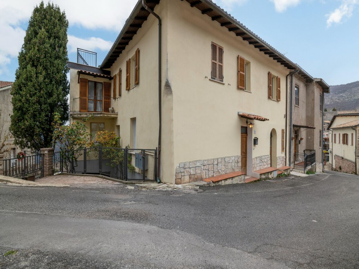 Apartment Geräumige Wohnung im Herzen von Valnerina - Outdoor photo 2