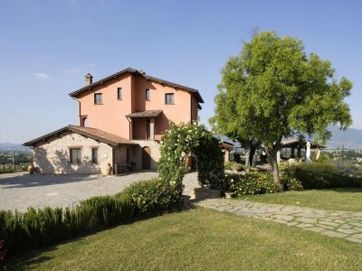 Holiday house Apartment in Umbria with Infinity Pool Views in Bettona - Holiday house